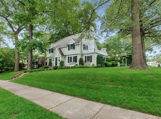 159 Manhasset Woods Rd, Manhasset, NY 11030