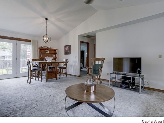 5th image of 211 N Heather Ln