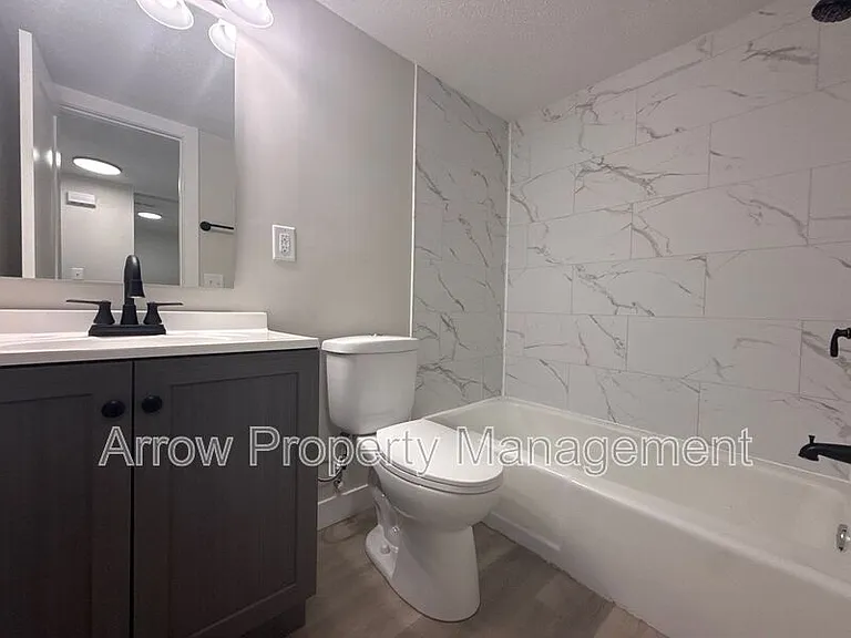 2119 Arbor St #207 — Photo 5