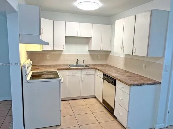 12096 Dolphin Dr, Palm Beach Gardens, FL 33410