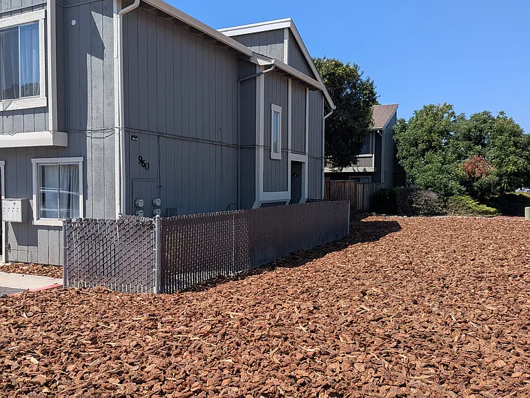 960 Memorial Dr #D — Photo 2