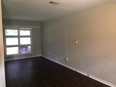 3 bed, 1.0 bath, 864 sqft, $995 — Photo 3