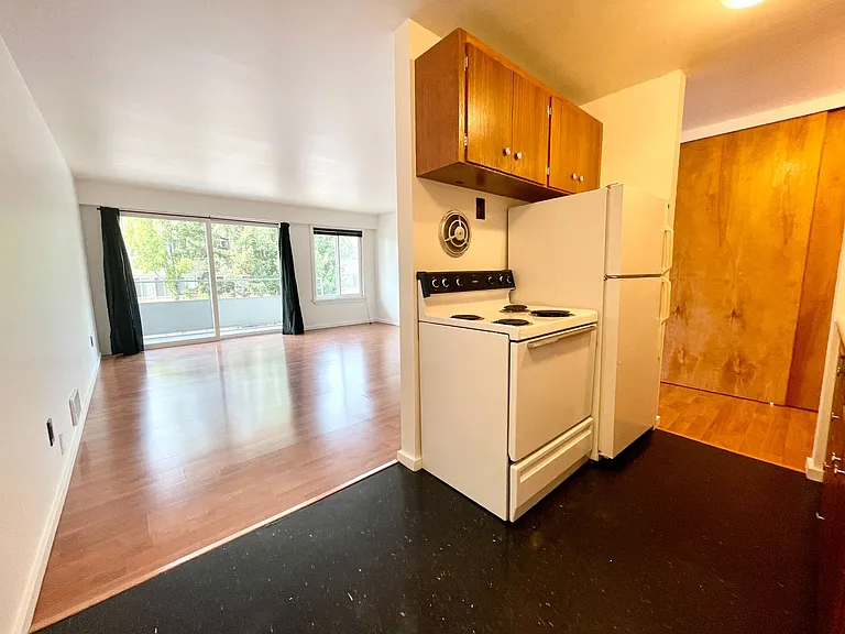 Escolier Apartments — Photo 63