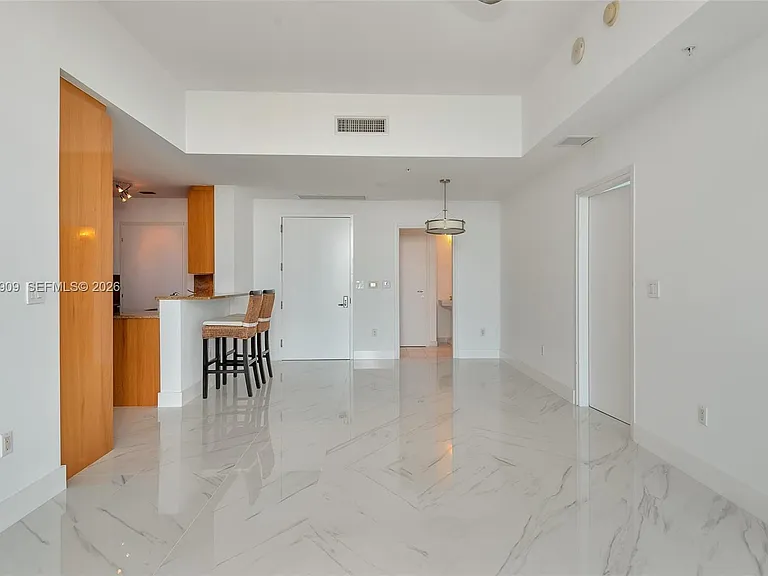 50 S Pointe Dr #2007 — Photo 20