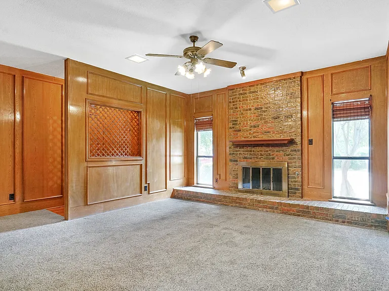 1909 Camellia St — Photo 3
