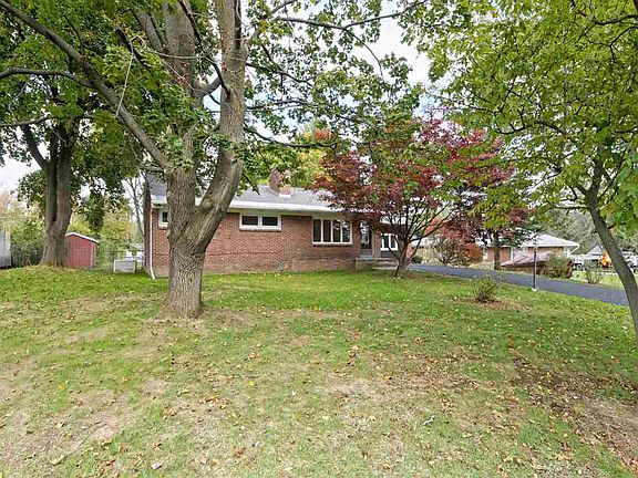 3rd image of 10 Gregory Ln