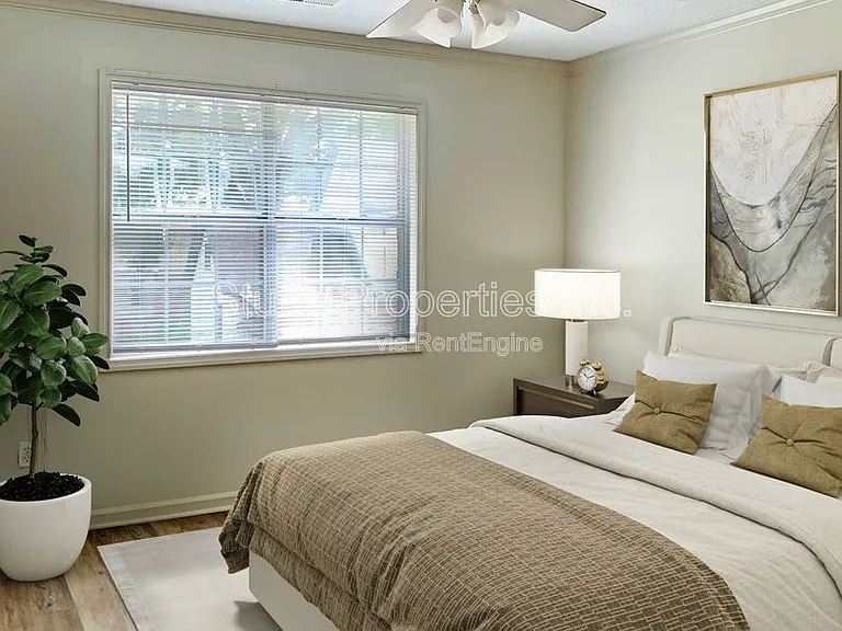 321 W Irvine Ave #F — Photo 7
