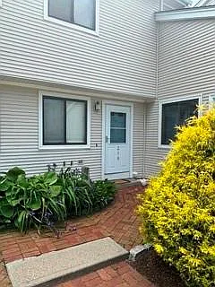 66 Girard Ave #218