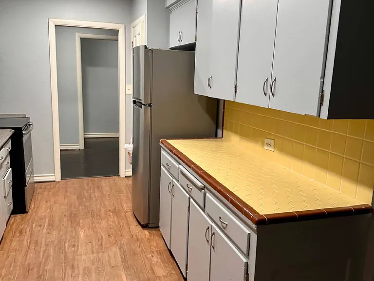 713 Vine Ave — Photo 2
