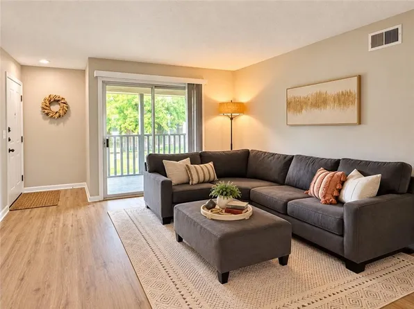 406 W 104th St APT C, Kansas City, MO 64114