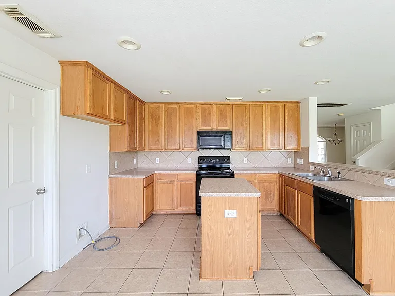 2322 Oxford Point Ln — Photo 15
