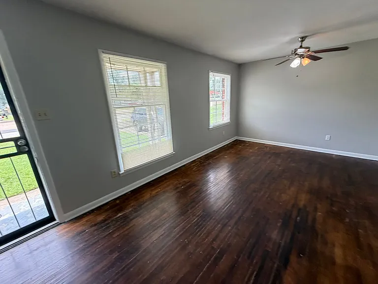 344 E Shelby Dr — Photo 4