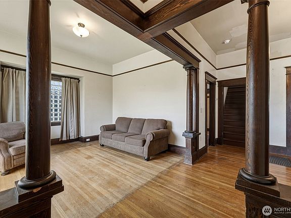 3rd image of 1132 W Pine Street
