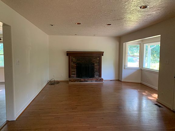 Livingroom with beautiful oak flooring.
