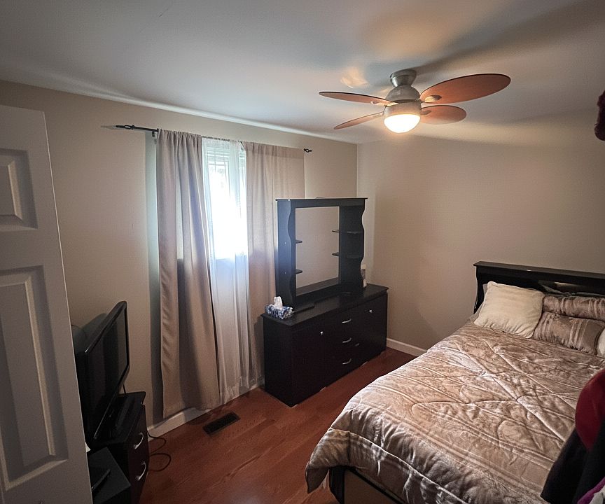 Bedroom A: $880 Private room with Double sized bed