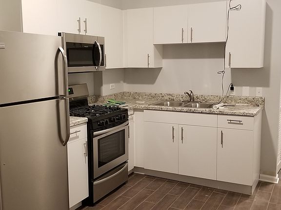3rd image of 1245 S Lawndale Ave APT 2R