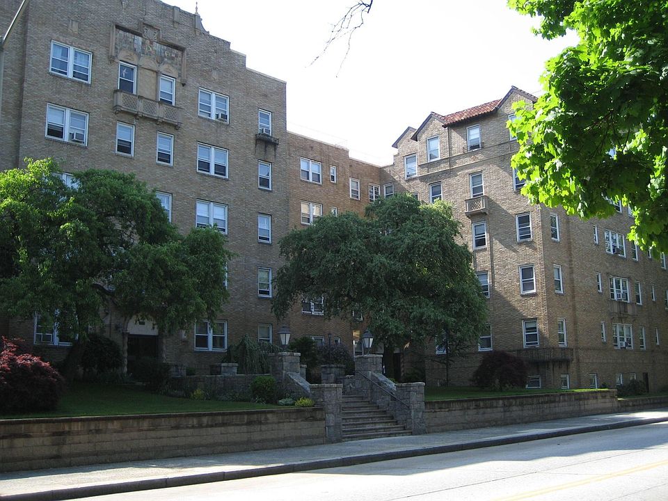 1st image of 485 Gramatan Ave