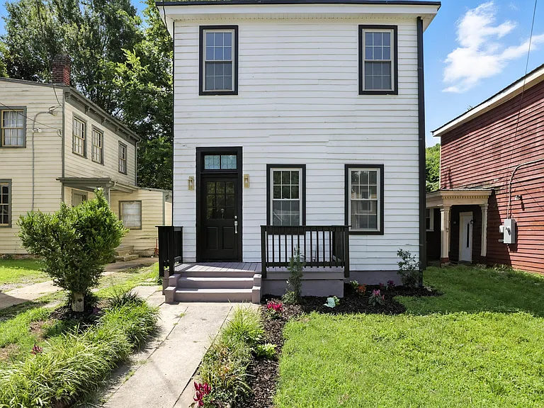 622 Grove Ave — Photo 2