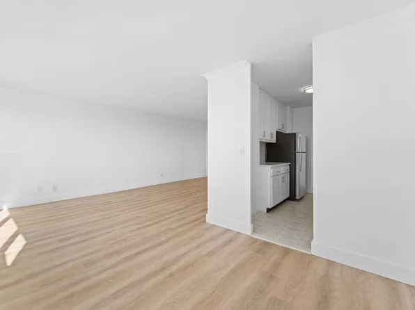 10 Huron Avenue image 7 of 33