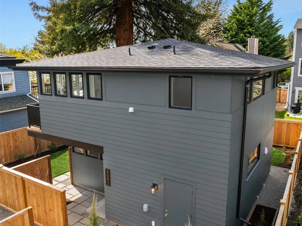 8241 Wallingford Avenue N, Seattle, WA 98103