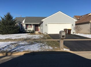 827 Casey Ln, Harvard, IL 60033
