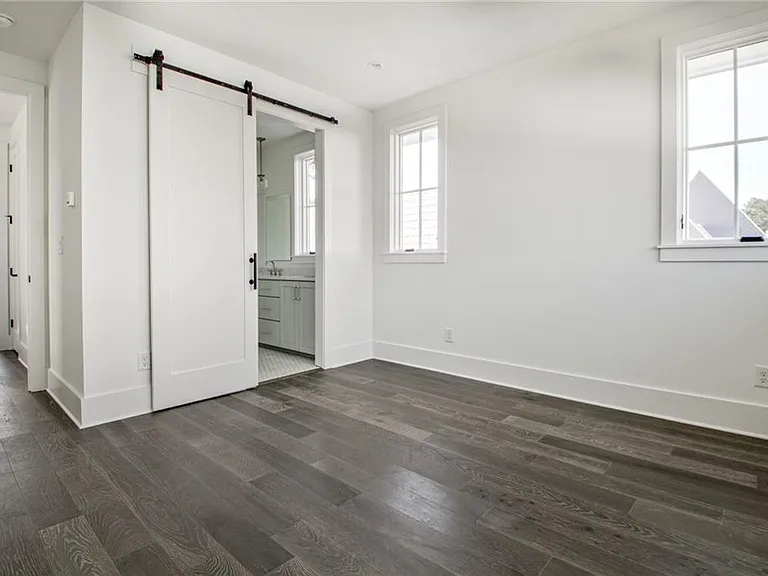 135 Carlyle Ln — Photo 15