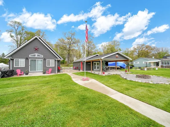 601 Canal Dr, Brooklyn, MI 49230