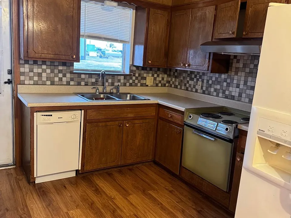 717 Main Ave #8