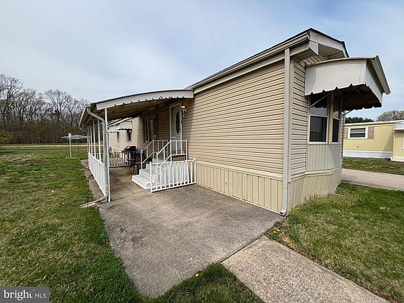 4th image of 20 Spruce Dr