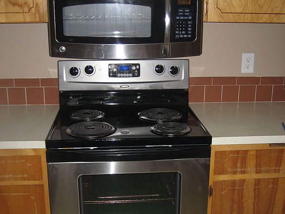Brand new appliances and new floors