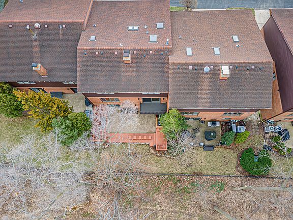 5th image of 300 Boardwalk Pl