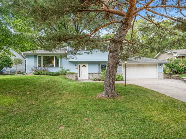 572 Redwood Ln, New Brighton, MN 55112
