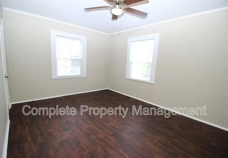 449 7th St W #1 — Photo 6