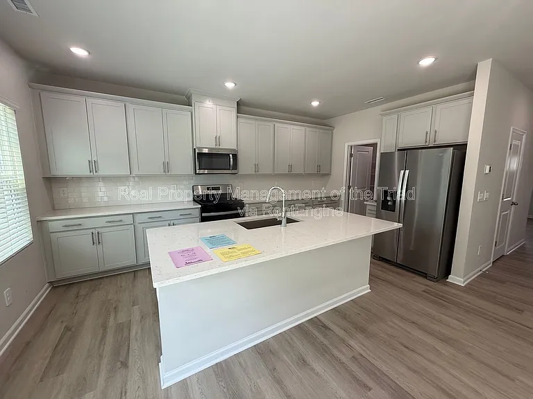 2215 Cherry Creek Rd — Photo 5