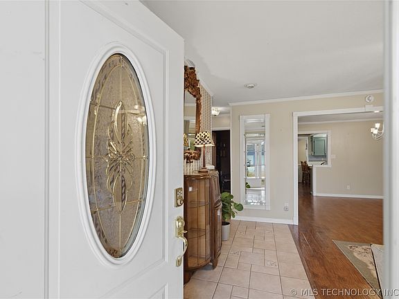 4th image of 1323 Maple St