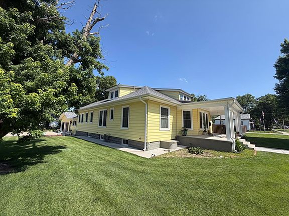 3rd image of 724 State St