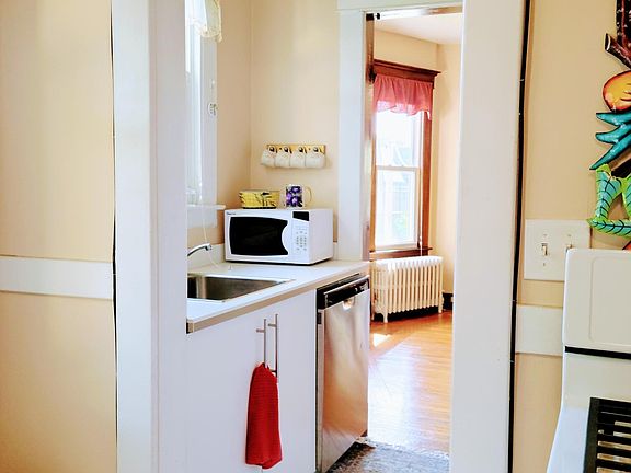 Battler kitchenet with dishwasher.