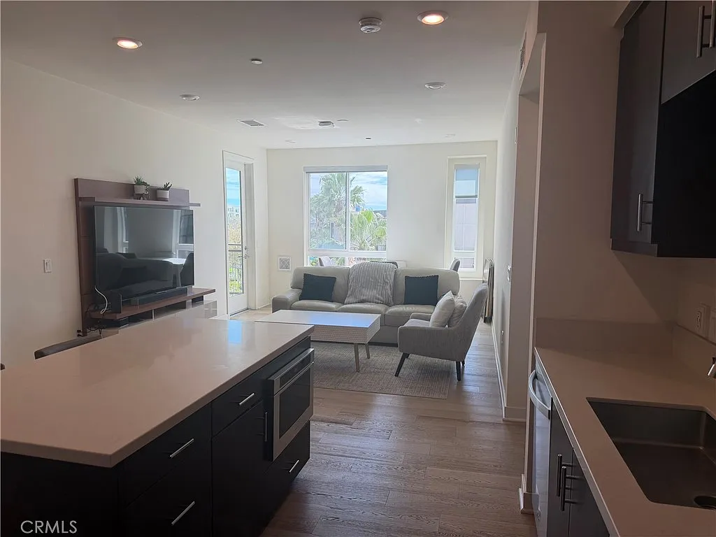 2 bed, 1088 sqft, $5,500 — Photo 4