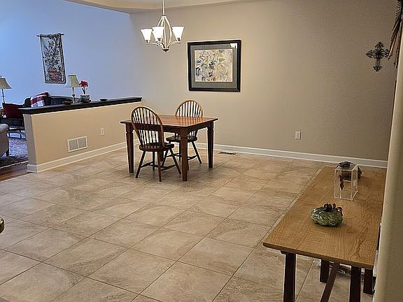Dining Area (15x14)