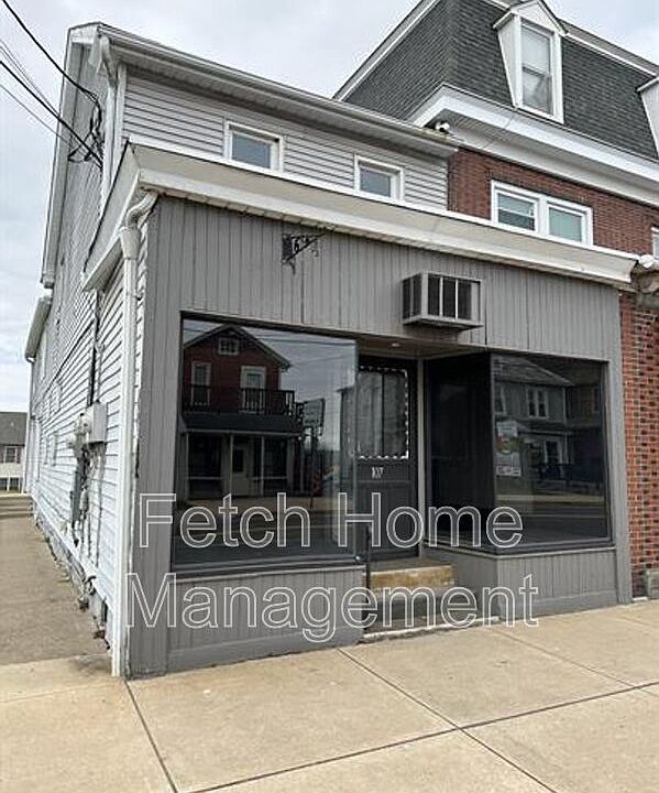 1st image of 107 E Main St