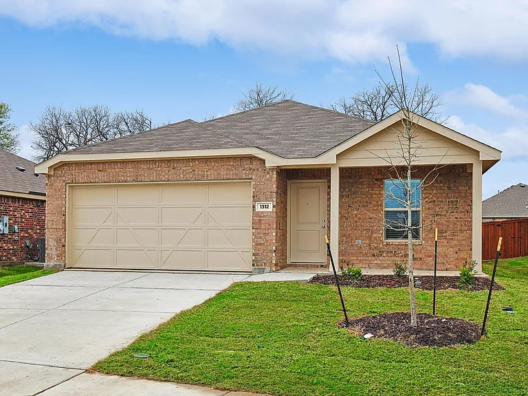 1312 Claireborne Ct — Photo 10