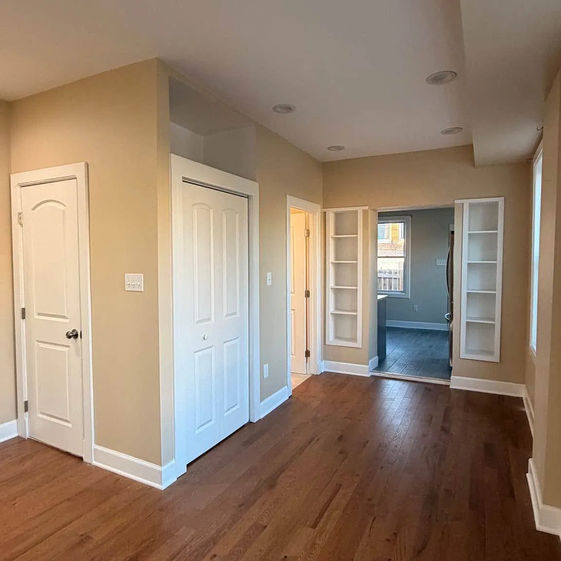 5 bed, 1.5 bath, 1465 sqft, $2,500 — Photo 3
