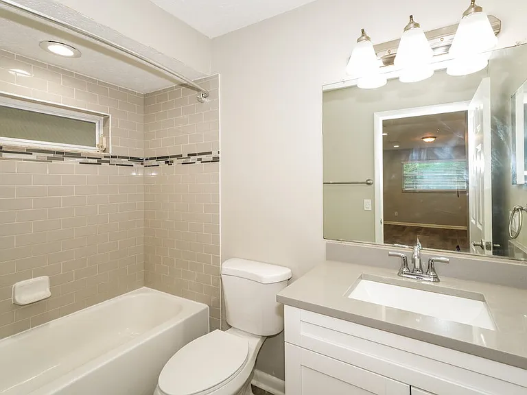 8105 N Fremont Ave — Photo 16