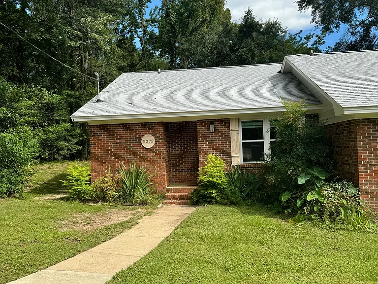 2373 Diehl Dr — Photo 2