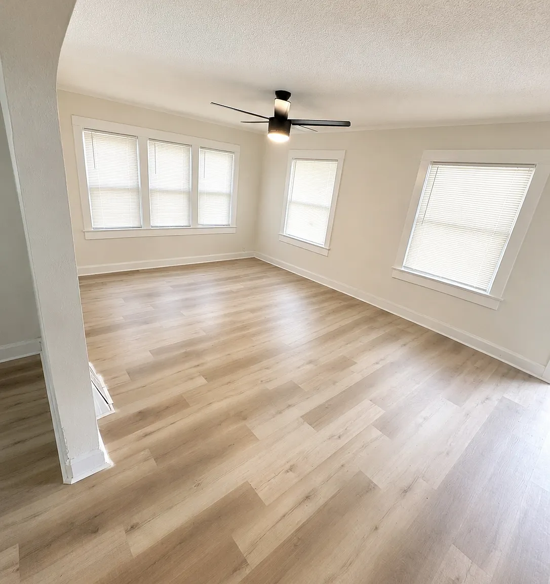 1404 E 66th Street — Photo 3