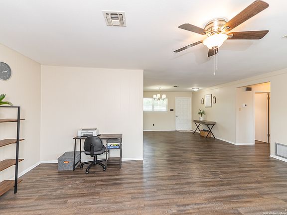 5th image of 115 Village Dr