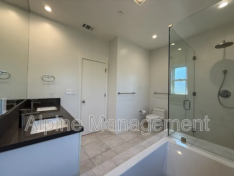 1163 W Iowa Ave — Photo 12