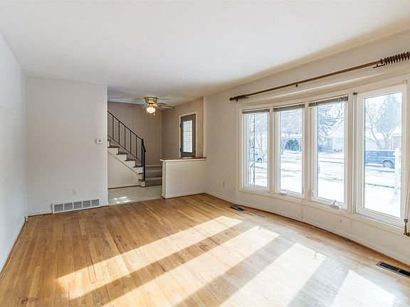 5th image of 1345 Ravenwood St
