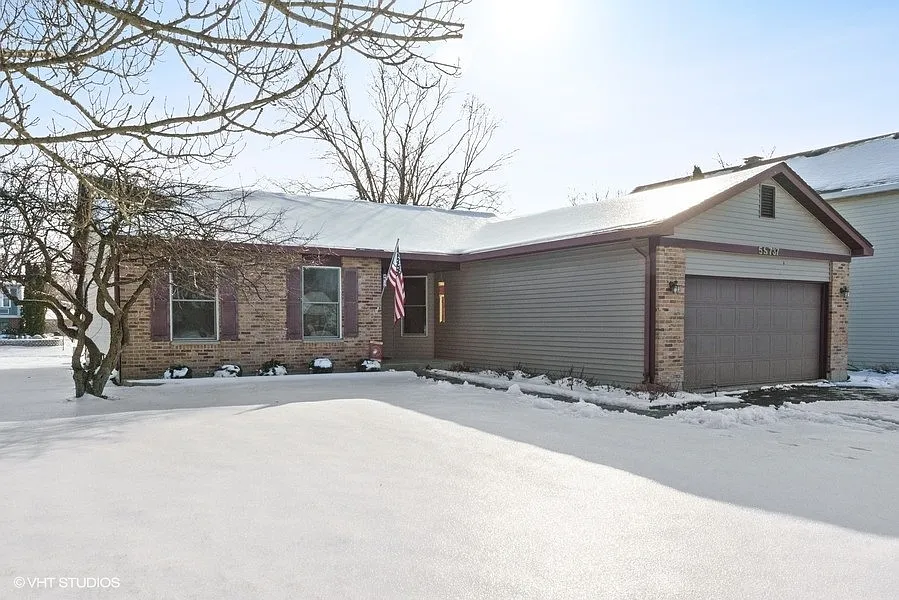 5S737 Meadow Lake Dr photo 1