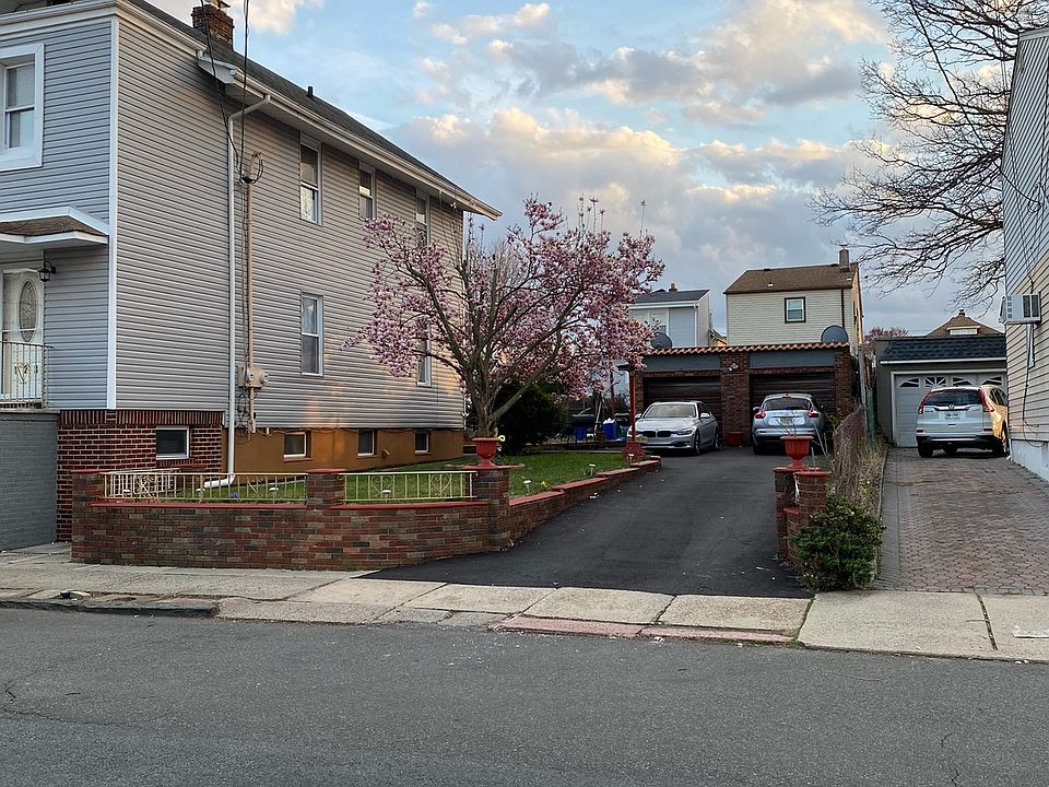 1st image of 123-127 Crystal St #1